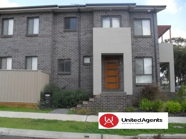 10 DEKANZO AVENUE, Middleton Grange NSW 2171