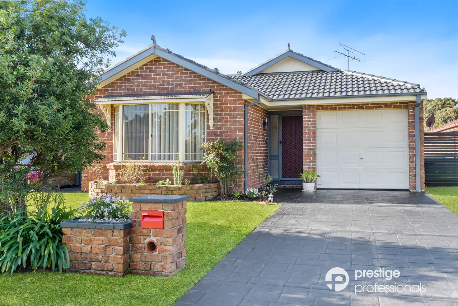Main view of Homely house listing, 10 Glenrock Court, Wattle Grove NSW 2173