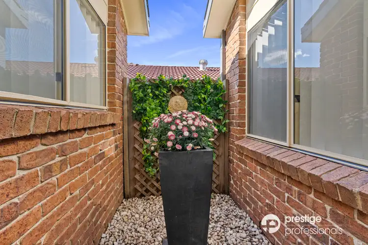 Fifth view of Homely house listing, 10 Glenrock Court, Wattle Grove NSW 2173