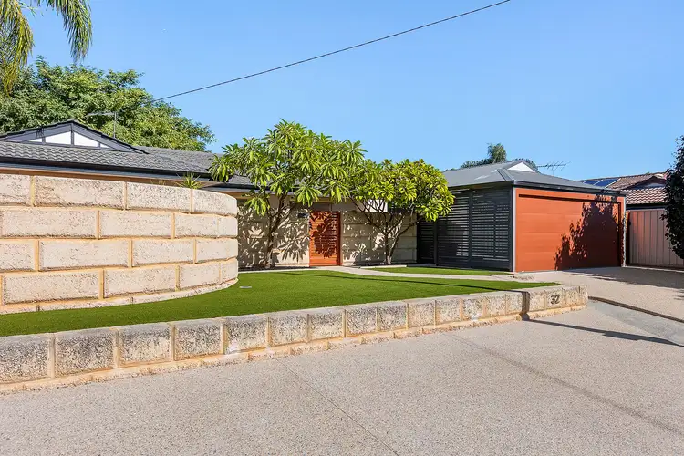 32 Greenfields Circle