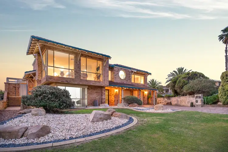 10 Castellon Crescent, Coogee WA 6166