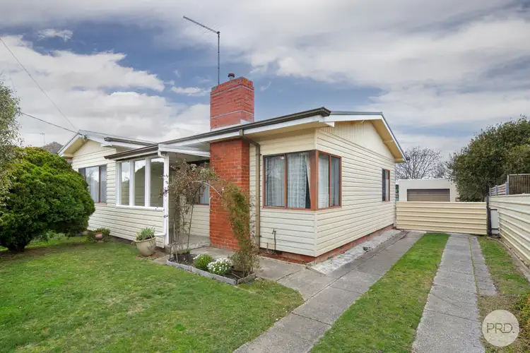 4 Grandview Grove, Wendouree VIC 3355
