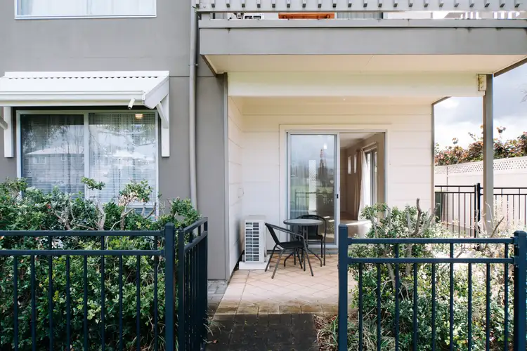 11 Sutherland Road