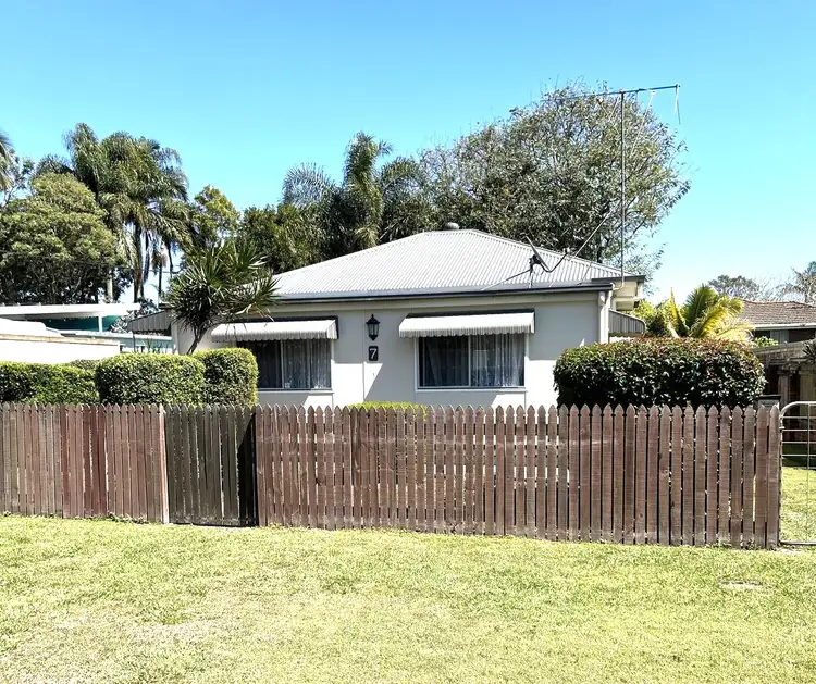 7 Sampson Street, Deception Bay QLD 4508