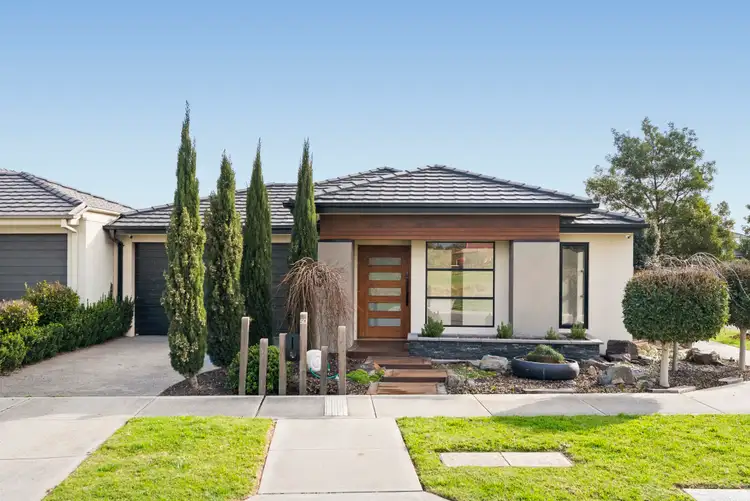 50 Mortlake Drive, Officer South VIC 3809