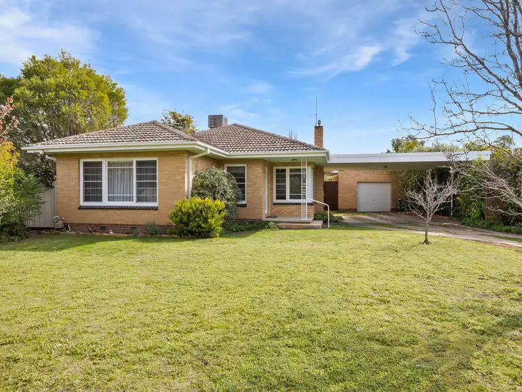 10 Amos Avenue, Benalla VIC 3672