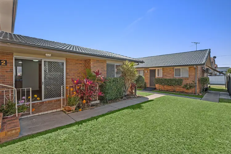 2/42 Klingner Road, Redcliffe QLD 4020