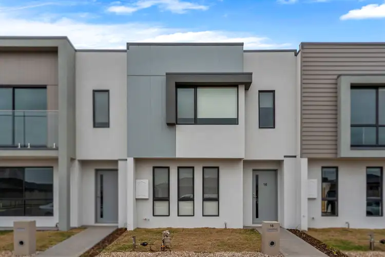 16 Dawson Street, Thornhill Park VIC 3335