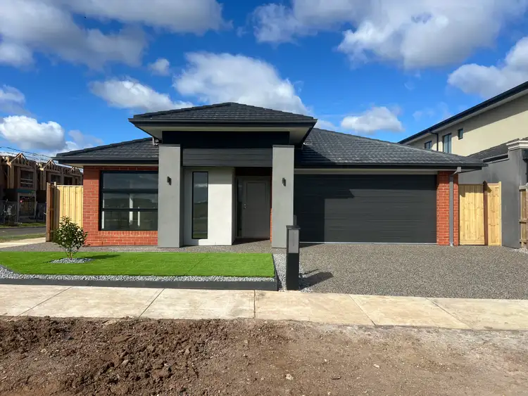 Main view of Homely house listing, 32 Chalcot Cct, Fraser Rise VIC 3336
