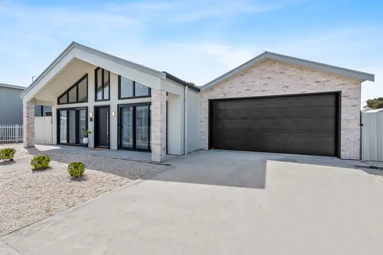 7 Lily Lane, Robe SA 5276