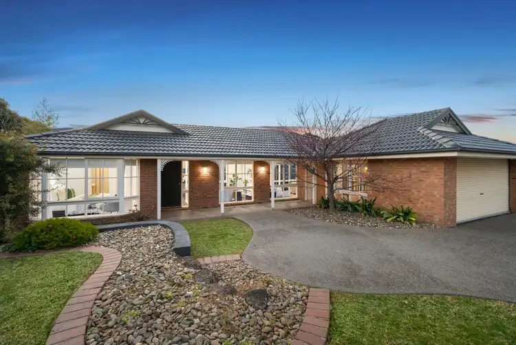 11 Mantung Crescent, Rowville VIC 3178