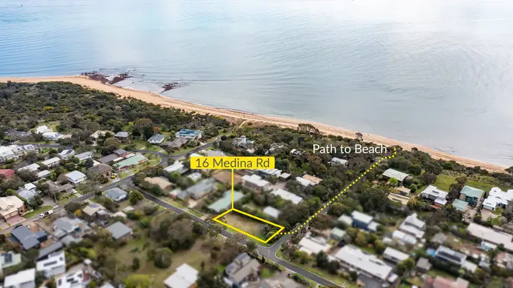 16 Medina Road, Cowes VIC 3922