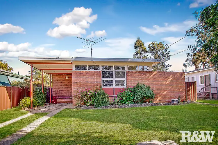 206 Woodstock Avenue, Whalan NSW 2770