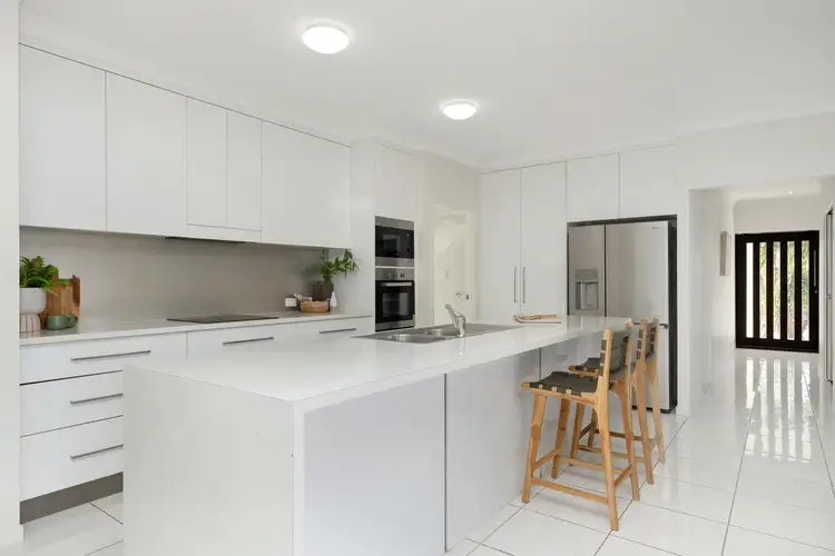 15 Dragon Flower Avenue, Mount Low QLD 4818