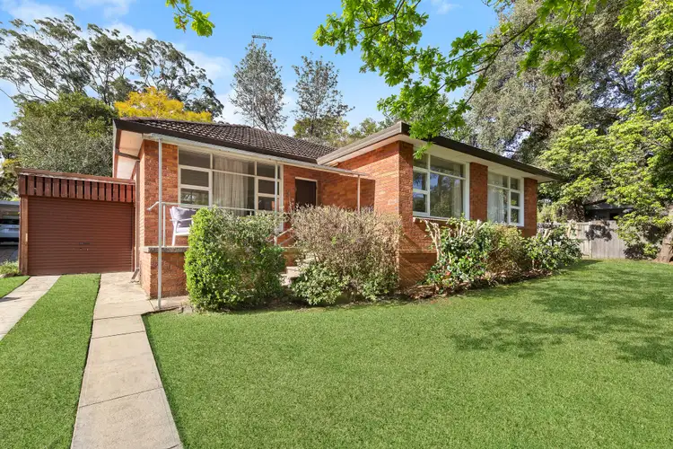 2 Woodbine Avenue, Normanhurst NSW 2076