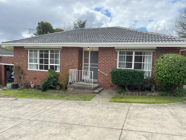 16/17 Kingsley Crescent, Mont Albert VIC 3127