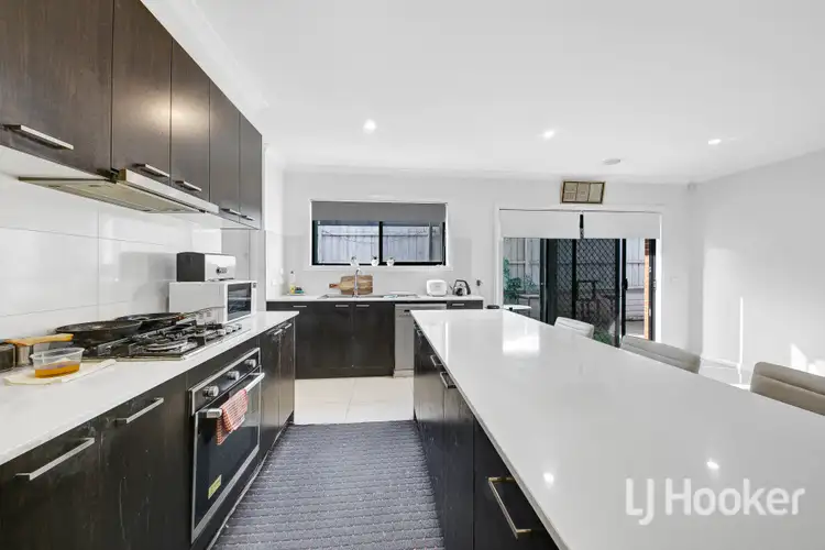 17 Ayesha Avenue, Melton South VIC 3338