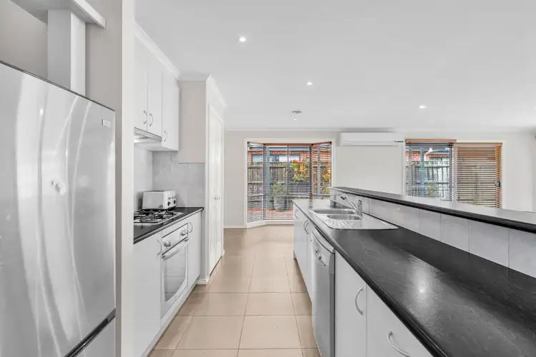 Sixth view of Homely house listing, 8 Halsbury Place, Skye VIC 3977