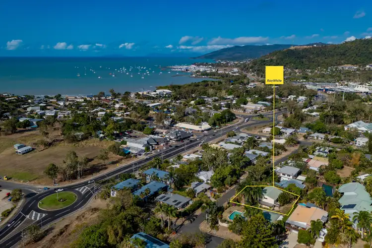 4 Balaka Street, Cannonvale QLD 4802