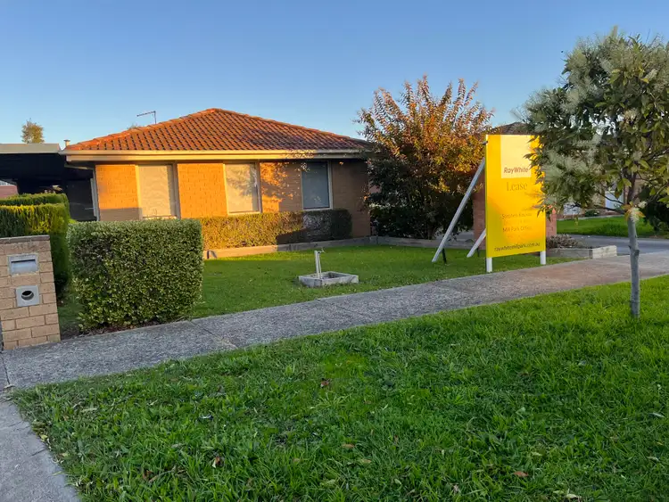 2/11 Jacaranda Drive, Mill Park VIC 3082