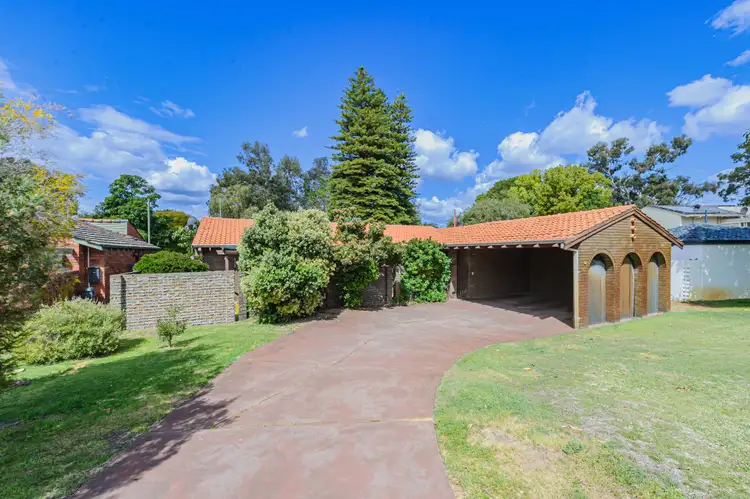 24 Regency Drive, Thornlie WA 6108