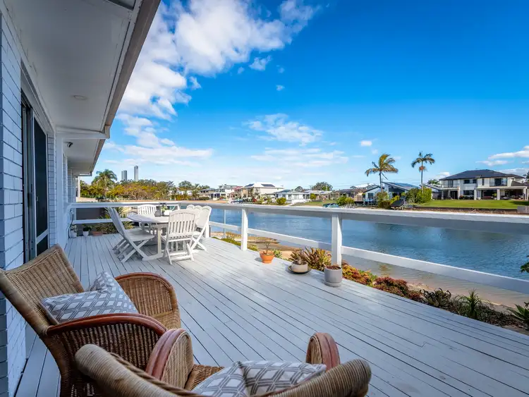 38 Park Avenue, Broadbeach Waters QLD 4218