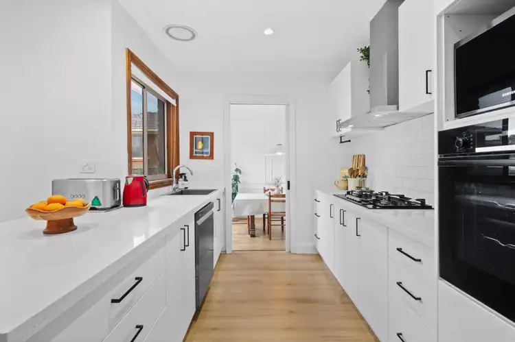 Fifth view of Homely house listing, 2 Sinclair Court, Mill Park VIC 3082