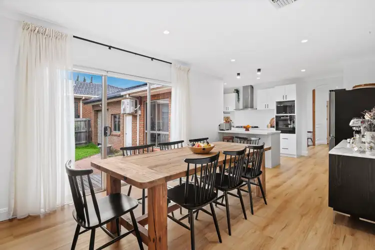 Sixth view of Homely house listing, 2 Sinclair Court, Mill Park VIC 3082