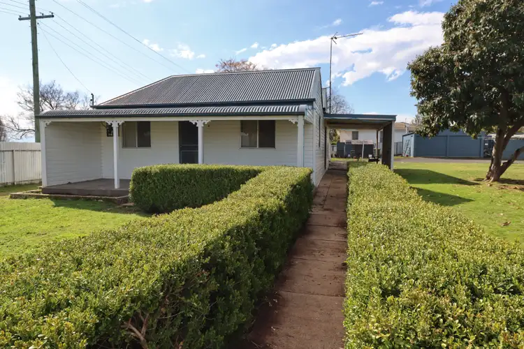 4 Logan Street, Cowra NSW 2794