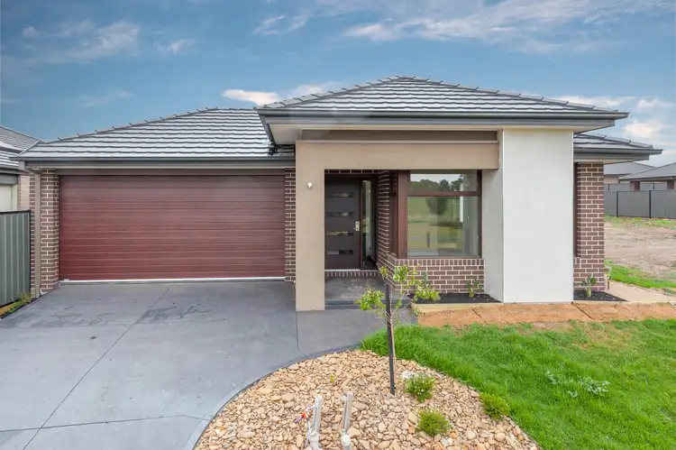 16 Moonlight Way, Mickleham VIC 3064
