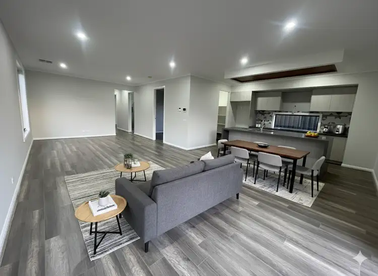 8 Ruff Way, Melton South VIC 3338