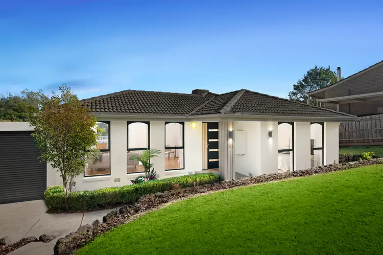 10 Chinook Cres, Mooroolbark VIC 3138