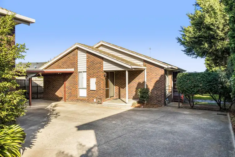 2/10 Andrea Parade, Ringwood North VIC 3134