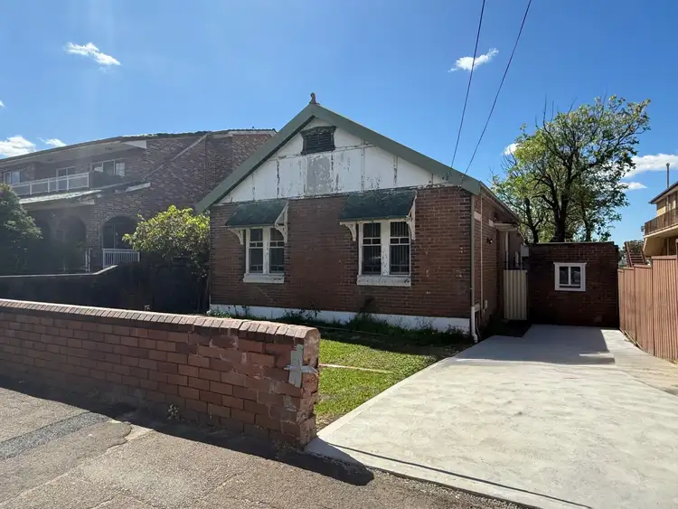 393 Beamish St, Campsie NSW 2194