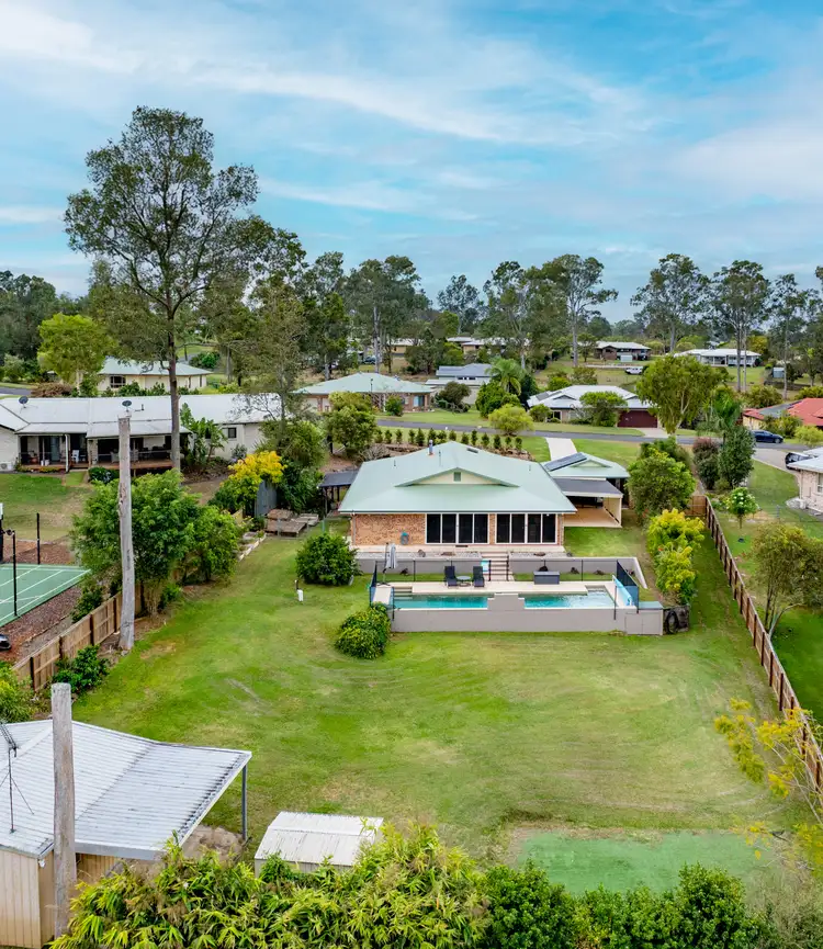 8 Oxford Court, Southside QLD 4570