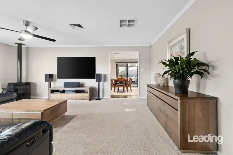 Fifth view of Homely house listing, 8 Balmoral Circuit, Sunbury VIC 3429