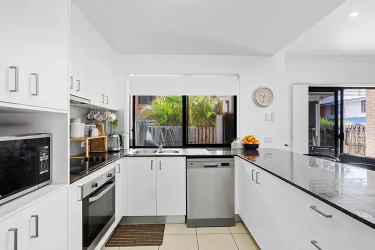 9/170 Whiting Street, Labrador QLD 4215