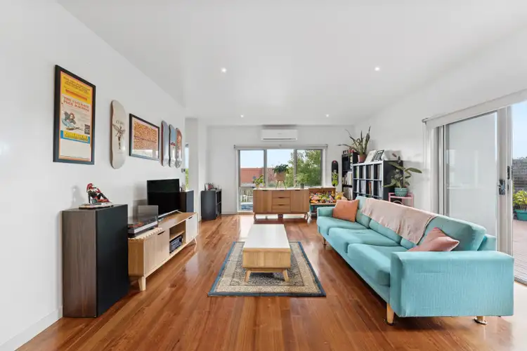 1/8 Chaleyer Street, Reservoir VIC 3073