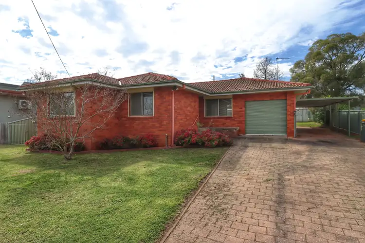 19 Newcombe Street, Cowra NSW 2794
