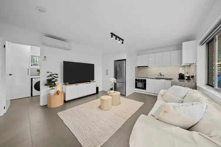 2/35 Darrambal Street, Chevron Island QLD 4217