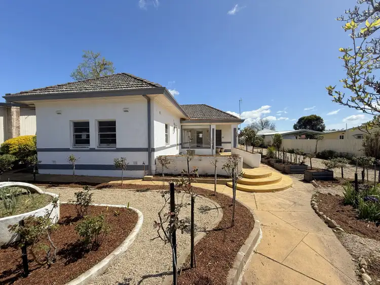 27 Thornhill Street, Young NSW 2594
