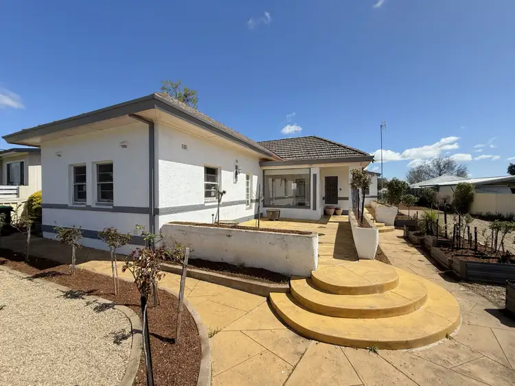 27 Thornhill Street, Young NSW 2594