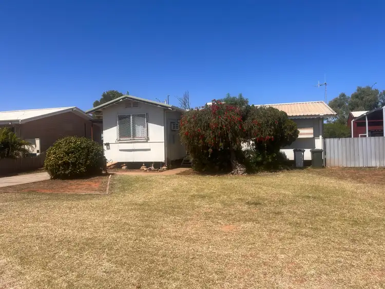 8 Ridley Place, Carnarvon WA 6701