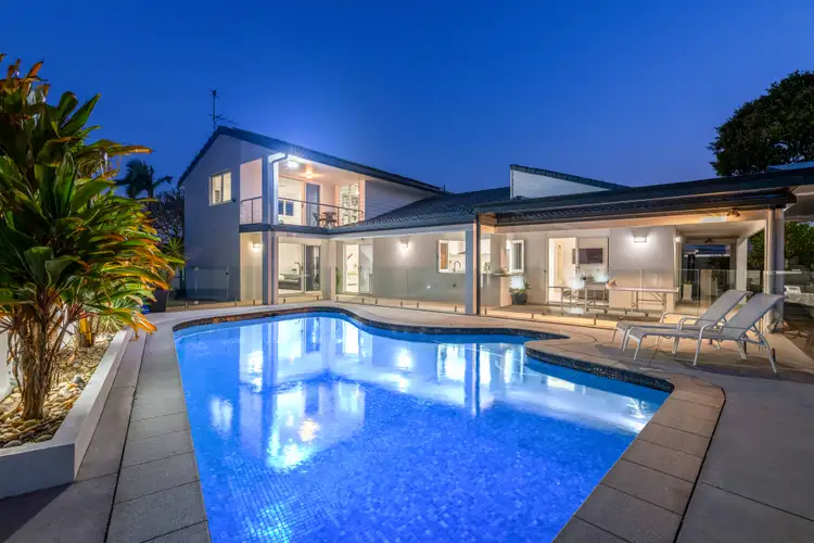 4 Aran Court, Sorrento QLD 4217
