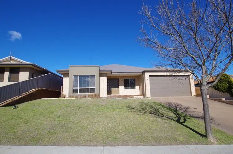 16 McWhae Drive, Spencer Park WA 6330