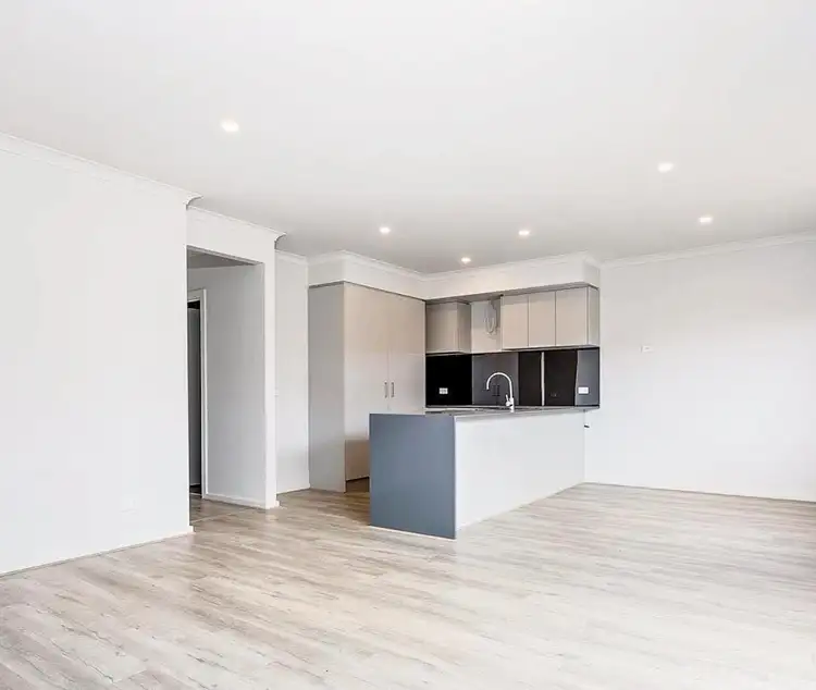 Fifth view of Homely house listing, 7 WANDANA WALK, Truganina VIC 3029
