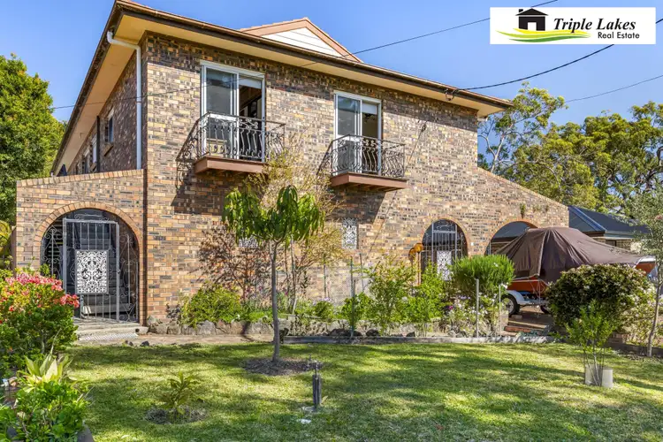 13 Yeramba Road, Summerland Point NSW 2259