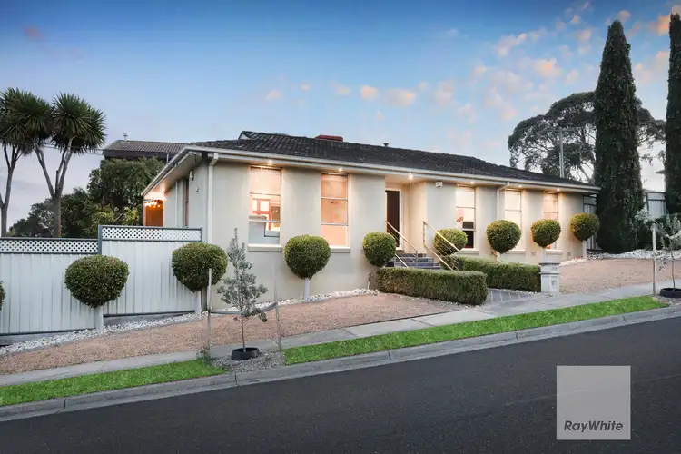 1 Drake Close, Gladstone Park VIC 3043
