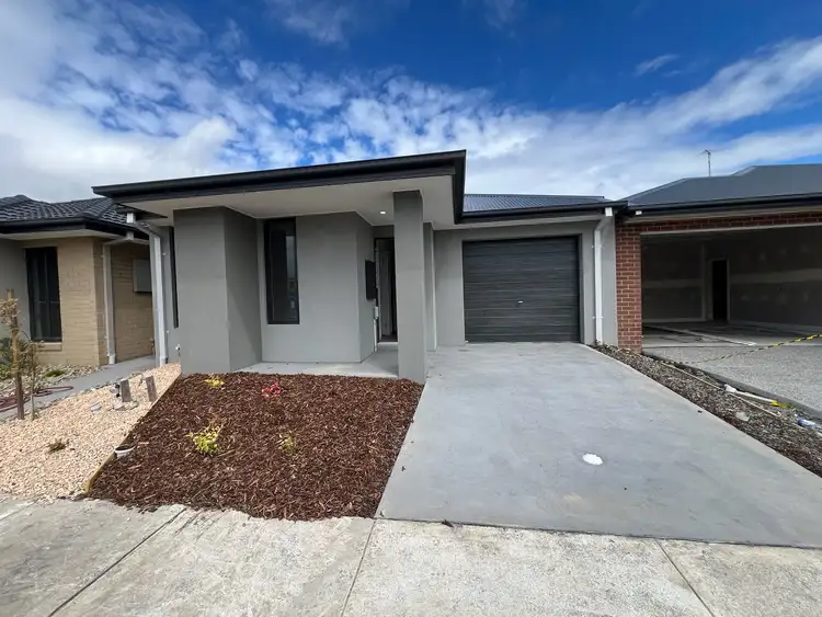 35 Mound Avenue, Donnybrook VIC 3064