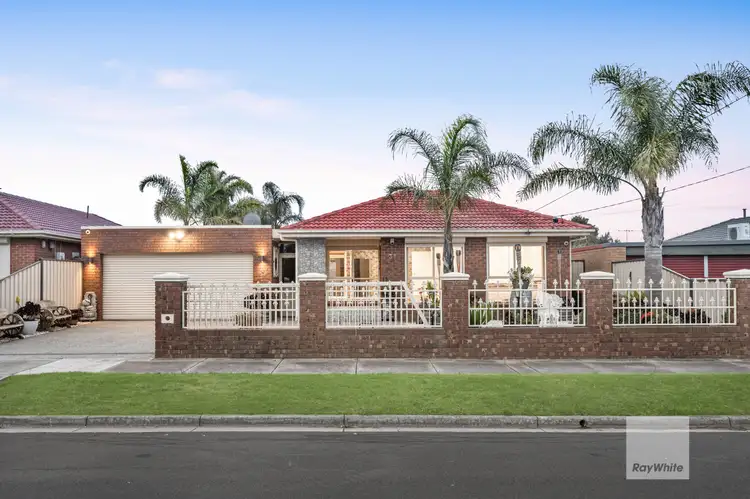 31 Trentham Drive, Gladstone Park VIC 3043